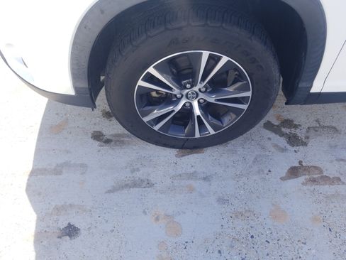 Used 2019 Toyota Highlander LE image 21