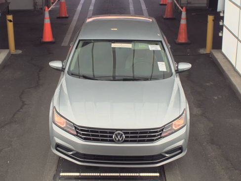 Used 2018 Volkswagen Passat 2.0T S image 2