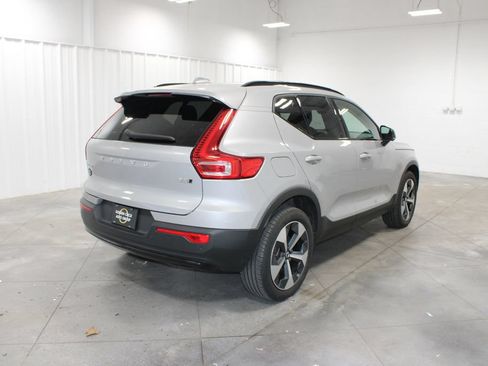 Used 2024 Volvo XC40 B5 Plus w/ Protection Package Premier AWD/4WD image 9