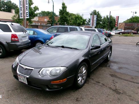 Used 2004 Chrysler 300M image 2