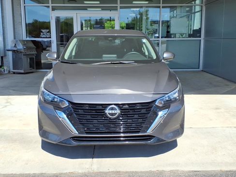 Used 2024 Nissan Sentra SV FWD image 2