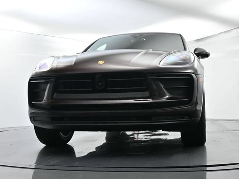 Certified 2025 Porsche Macan AWD/4WD image 57