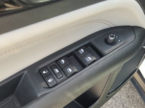 Used 2025 Jeep Compass Limited AWD/4WD image 22