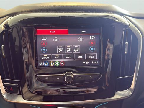 Used 2021 Chevrolet Traverse LS image 17