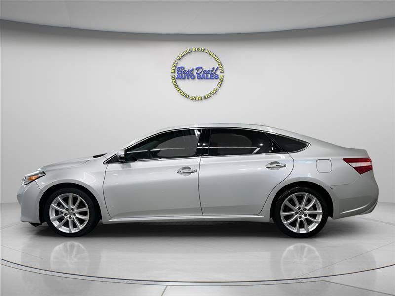 Used 2014 Toyota Avalon Limited w/ Technology Package FWD image 2