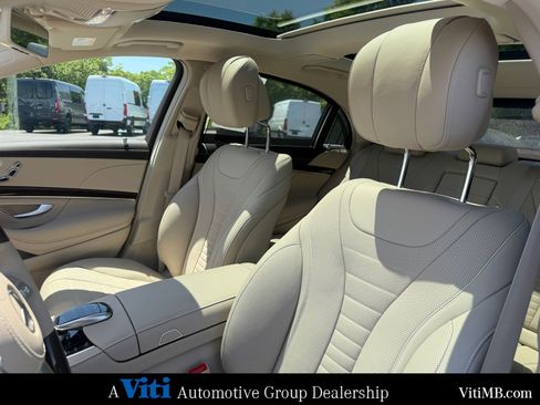 Used 2019 Mercedes-Benz S 560 Sedan image 18