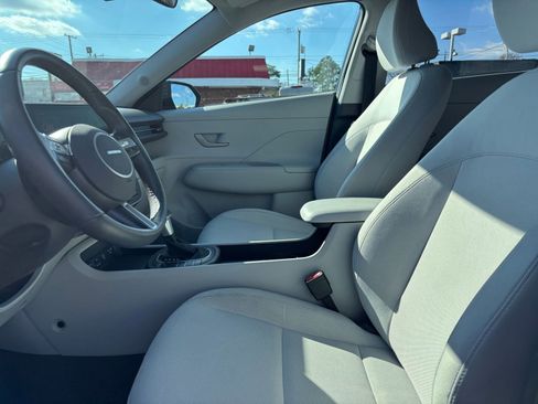 Used 2025 Hyundai Kona SEL image 27