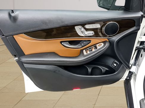 Used 2019 Mercedes-Benz GLC 300 w/ Multimedia Package image 19
