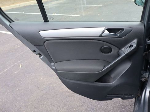 Used 2014 Volkswagen Golf 2.5L image 24