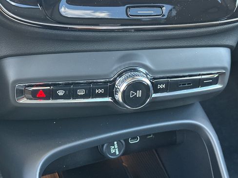 New 2026 Volvo XC40 B5 Core image 18