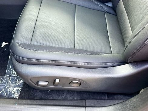 New 2026 Chevrolet Equinox EV LT image 20