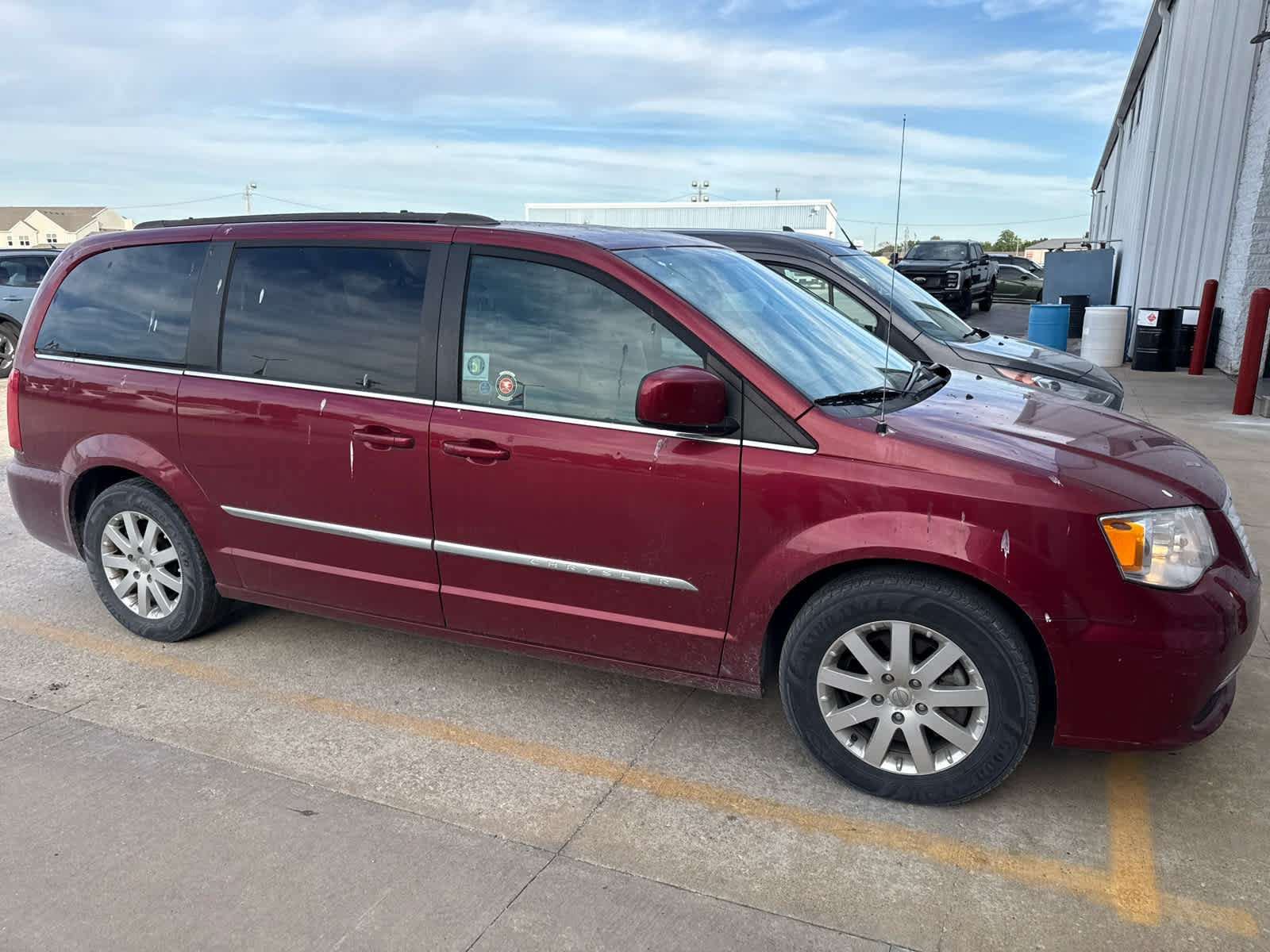 Used 2015 Chrysler Town & Country Touring FWD image 5