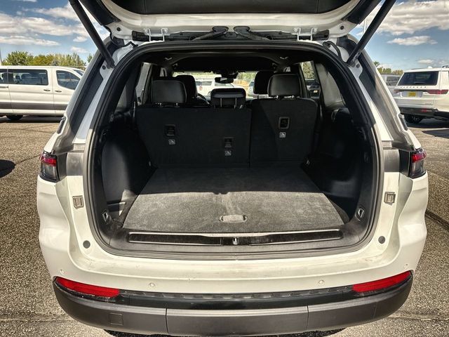 Used 2024 Jeep Grand Cherokee Altitude AWD/4WD image 22
