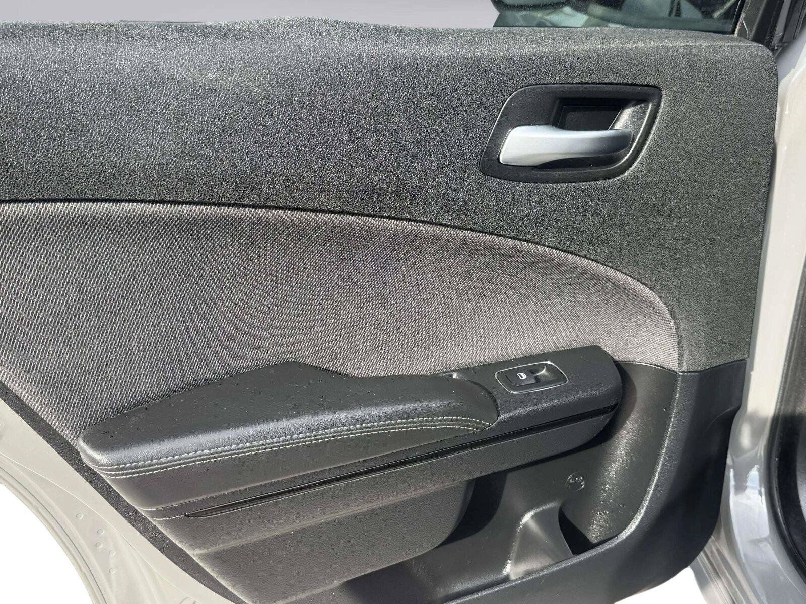 Used 2018 Dodge Charger SXT w/ Blacktop Package RWD image 29