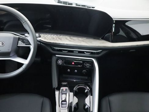 Used 2025 Audi Q5 2.0T Premium Plus w/ Premium Plus image 16