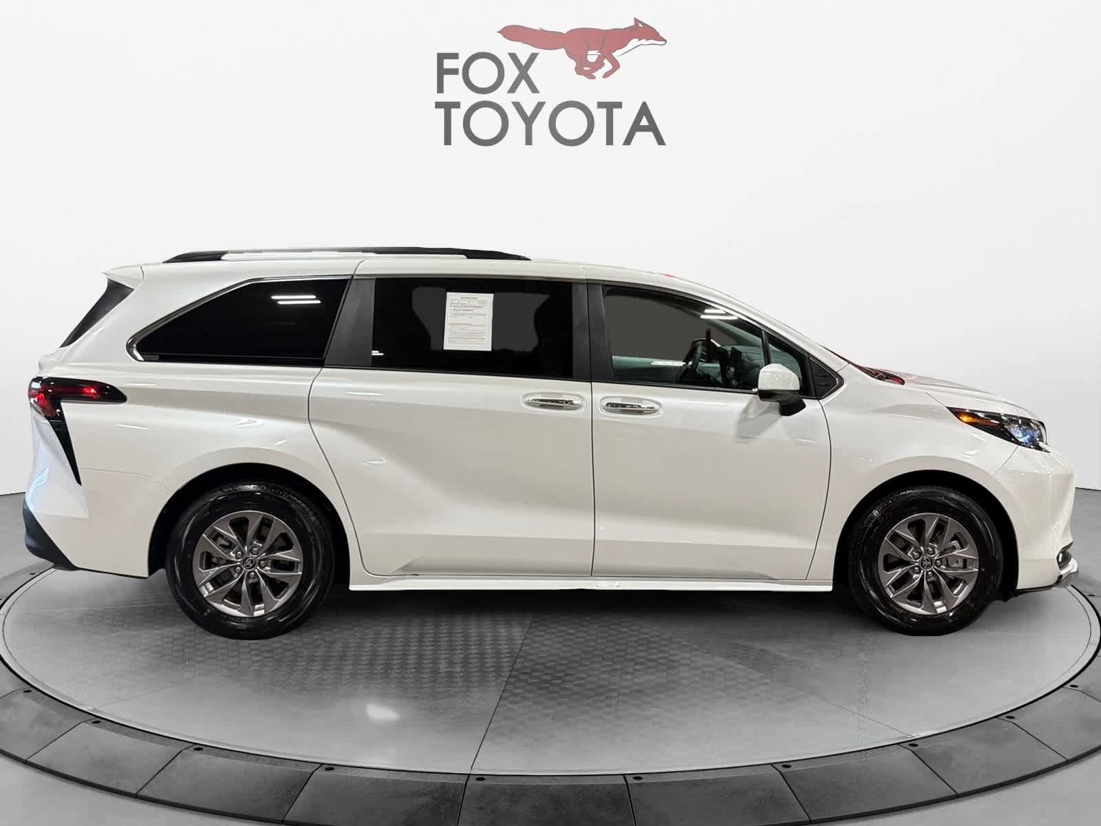 Used 2026 Toyota Sienna XLE FWD image 7