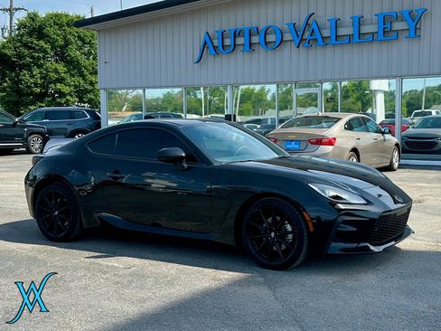 Used 2025 Toyota GR86 Premium w/ ALL Weather Mat Package (TMS) RWD image 1