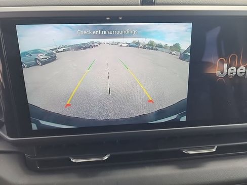 Used 2025 Jeep Wrangler Unlimited Rubicon image 16