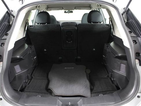 Certified 2018 Nissan Rogue S image 16