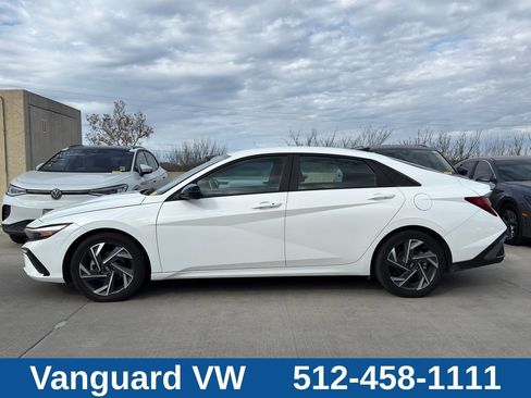 Used 2025 Hyundai Elantra SEL FWD image 6