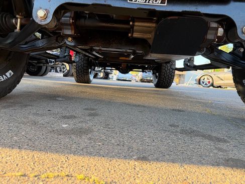 Used 2005 HUMMER H2 Base 4WD 4dr Crew Cab SB Picku w/ Preferred Equipment Group image 35