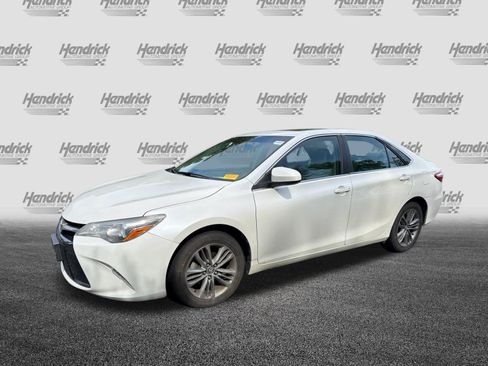 Used 2015 Toyota Camry SE w/ Moonroof Package FWD image 8