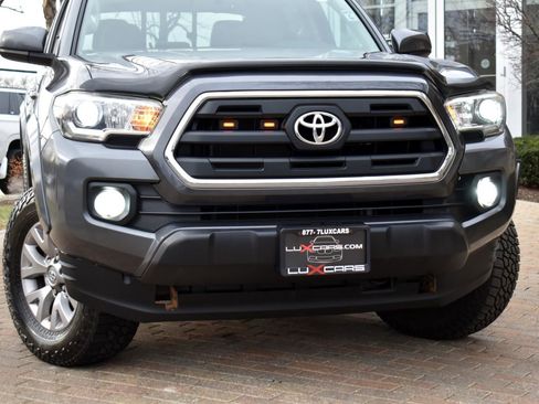 Used 2016 Toyota Tacoma SR5 image 6