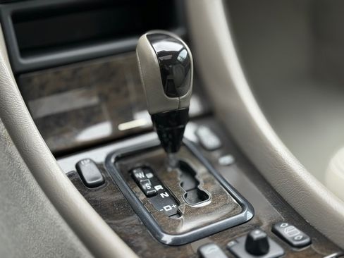 Used 2001 Mercedes-Benz CLK 430 Coupe image 31