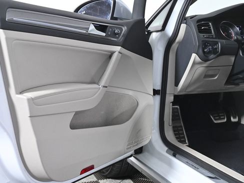 Used 2019 Volkswagen Golf Alltrack SE image 30