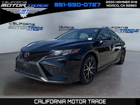 Used 2024 Toyota Camry SE image 1