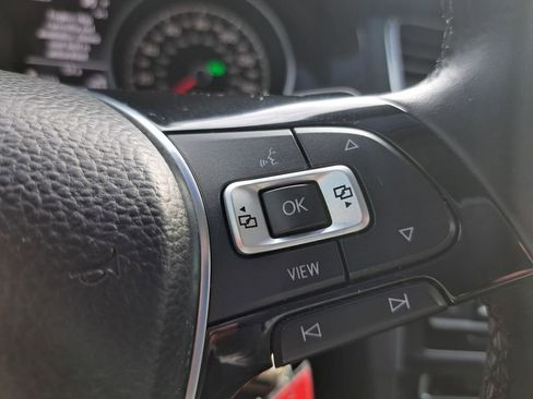 Used 2019 Volkswagen Golf S image 13