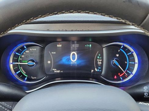 Used 2024 Chrysler Pacifica Limited FWD image 11