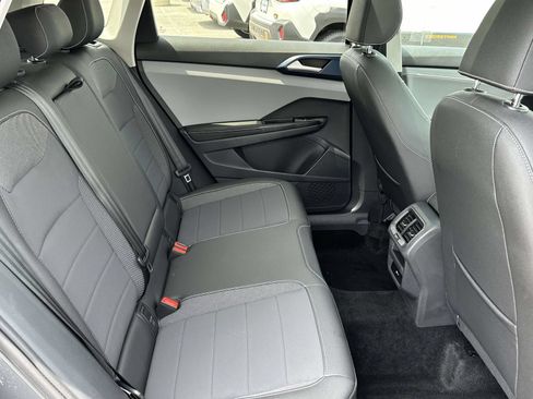 Certified 2024 Volkswagen Taos SE w/ Panoramic Sunroof Package AWD/4WD image 15