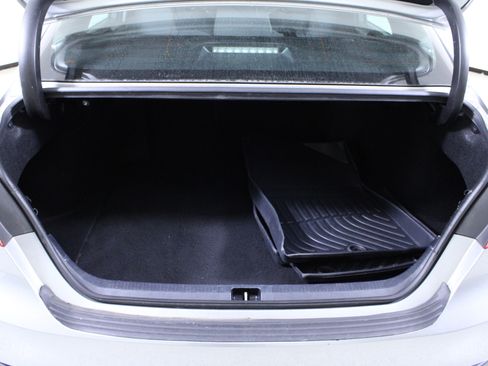 Used 2022 Toyota Camry LE image 10