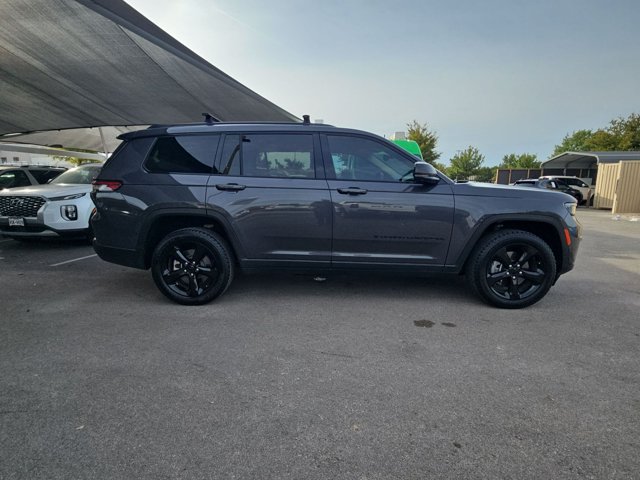 Used 2022 Jeep Grand Cherokee L Limited w/ Luxury Tech Group II RWD image 4