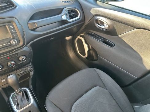 Used 2019 Jeep Renegade Sport image 22