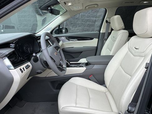 New 2025 Cadillac XT6 Premium Luxury image 17