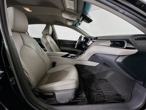 Used 2020 Toyota Camry SE image 29