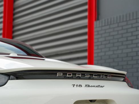Used 2019 Porsche 718 Boxster RWD image 12