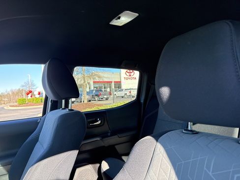 Used 2023 Toyota Tacoma TRD Off-Road image 9