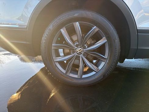 Certified 2023 Volkswagen Tiguan SE w/ Panoramic Sunroof Package image 11