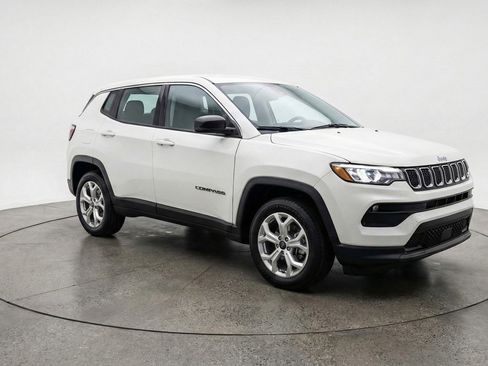 Used 2025 Jeep Compass Latitude image 1