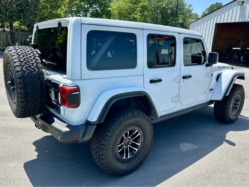 Used 2024 Jeep Wrangler Unlimited Rubicon AWD/4WD image 5