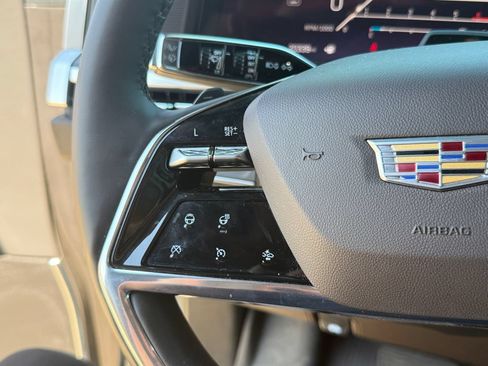 Used 2025 Cadillac Escalade Premium Luxury AWD/4WD image 16