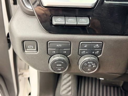 Certified 2022 Chevrolet Silverado 1500 LTZ w/ Technology Package AWD/4WD image 19