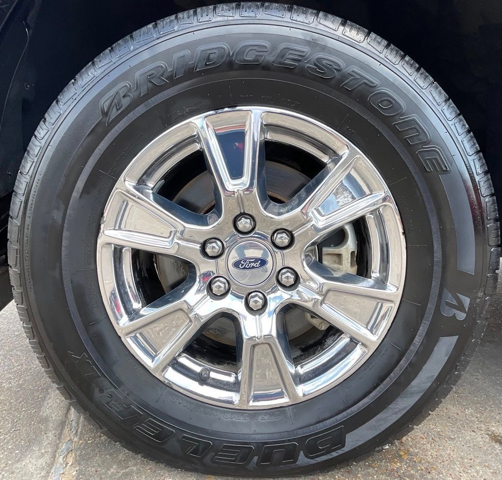 Used 2017 Ford F150 XLT w/ Equipment Group 302A Luxury AWD/4WD image 9