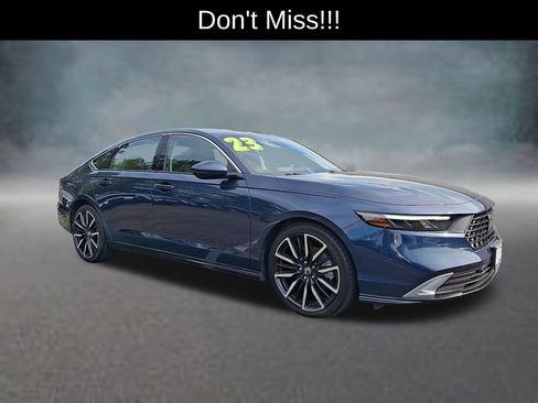 Used 2023 Honda Accord Touring image 3