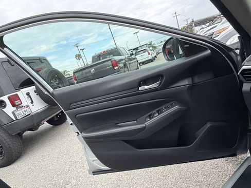 Used 2025 Nissan Altima 2.5 SV w/ SV Special Edition Package FWD image 6