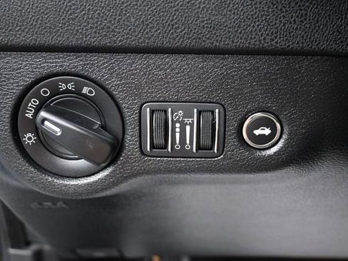 Used 2022 Dodge Charger SXT RWD image 17
