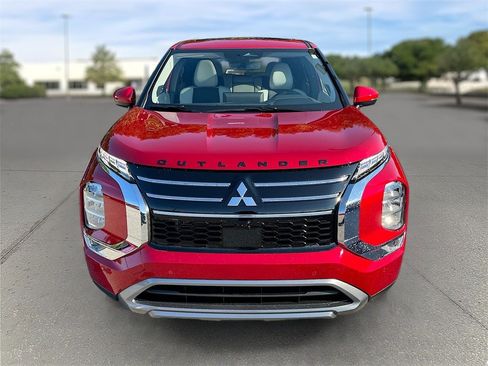 New 2025 Mitsubishi Outlander SE image 2